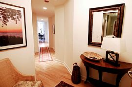 Tastefully Furnished Condo with Lake Michigan Views in Chicago, IL (Photo 3 of 6)