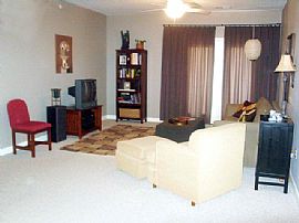 2 Bedroom Condo with Pool View and Washer/Dryer in Cornelius, NC (Photo 3 of 5)