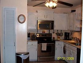 Large Three Bedroom Townhome with Stone Fireplace in Gaithersburg, MD (Photo 4 of 6)