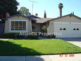 Beautiful, Spacious House with front/backyard and gardener!!!!! in San Jose, CA