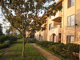 Spacious 1164sqft condo with great golf course view in Rancho Bernardo, CA (Photo 3 of 4)