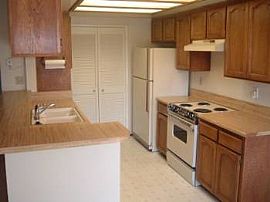 Close to Shopping, Entertainment, Freeways in San Diego, CA