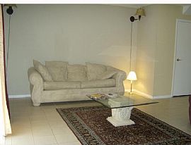 Nice Town House For Rent in Orlando, FL (Photo 2 of 4)