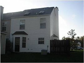 End Unit Townhome For Rent in the Short Pump Area in Richmond, VA (Photo 2 of 5)