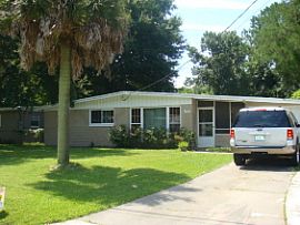 3 BR, 1 BA With POOL! in Jacksonville, FL