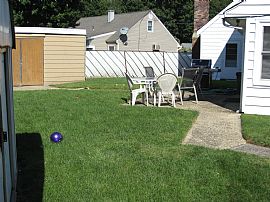 4 Large Bedrooms - 2 Full Baths in Edison, NJ (Photo 4 of 6)