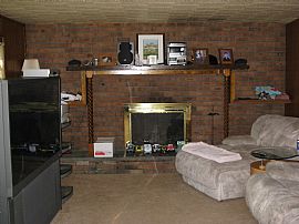 4 Large Bedrooms - 2 Full Baths in Edison, NJ (Photo 5 of 6)