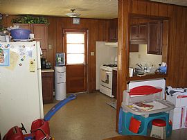 4 Large Bedrooms - 2 Full Baths in Edison, NJ (Photo 6 of 6)