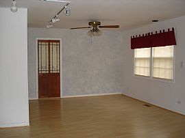 3 BR House in Stevenson High School District in Buffalo Grove, IL (Photo 3 of 6)