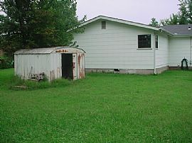 3 BR Home WITH Large Backyard - Great For Dogs! in Fayetteville, AR (Photo 2 of 5)
