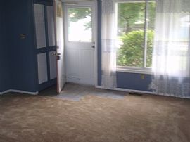 Cozy, Quaint 3 Bedroom Available in Mount Clemens, MI (Photo 3 of 6)