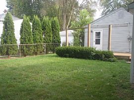 Cozy, Quaint 3 Bedroom Available in Mount Clemens, MI (Photo 5 of 6)