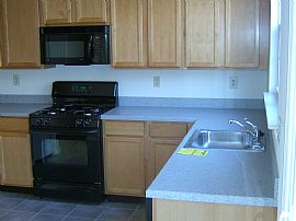 3 Bedroom, 2 1/2 Bath Townhouse in Royersford, PA (Photo 2 of 6)