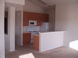 Gorgeous Town Home in Desirable Katy Crossing in Georgetown, TX (Photo 4 of 7)