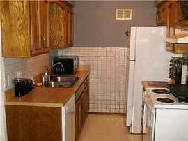 Nice Duplex In Heart Of Overland Park in Lenexa, KS (Photo 2 of 4)