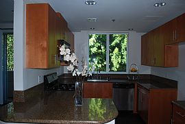 3 BR, 2 BA, Beautiful, Upscale, Great Location, Good Space in Los Angeles, CA