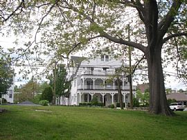 1 BR Beachy Cottage Feel With Urban Undertones in New Rochelle, NY (Photo 1 of 6)