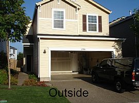 Beautiful 3 Bedroom Home with Fireplace and Views in Beaverton, OR