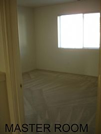 Beautiful 3 Bedroom Home with Fireplace and Views in Beaverton, OR (Photo 6 of 6)