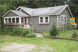 Wayland, MA. Adorable 2 BR, 1 BA, Very Private Location in Wayland, MA
