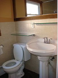 UPDATED, CLEAN AND QUIET in Des Plaines, IL (Photo 2 of 3)