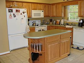 3 Or 4 Bedrooms And 3 Full Baths in Roanoke, VA (Photo 2 of 5)