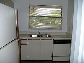 3 BEDROOM CONDO FOR RENT IN CORAL SPRINGS, NEAR SAMPLE ROAD in Coral Springs, FL (Photo 5 of 6)