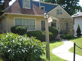 Lovely Home For Rent In Elmwood, UNO Area in Omaha, NE (Photo 3 of 6)