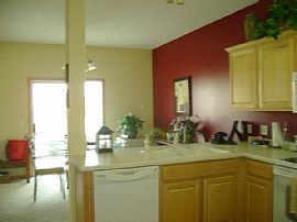 2 BR, 3 BA, Loft, End Unit Townhouse in Maple Grove, MN (Photo 3 of 6)