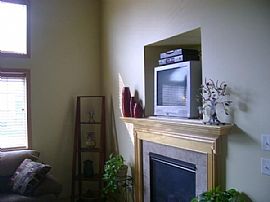 2 BR, 3 BA, Loft, End Unit Townhouse in Maple Grove, MN (Photo 5 of 6)