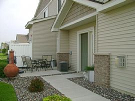 2 BR, 3 BA, Loft, End Unit Townhouse in Maple Grove, MN (Photo 6 of 6)
