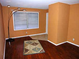 2 Br Classy Chicago-Style Penthouse Apartment on Sturdy Rd in Valparaiso, IN (Photo 2 of 4)