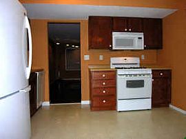 2 Br Classy Chicago-Style Penthouse Apartment on Sturdy Rd in Valparaiso, IN (Photo 3 of 4)