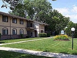 Remodeled 2 Bedroom, 2 Bath Apartments For Rent in Milwaukee in Milwaukee, WI (Photo 2 of 6)