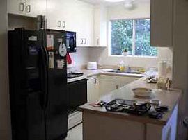 Great 2 Bed, 2Bath With Garage Parking, Washer,  Dryer in San Diego, CA (Photo 2 of 3)