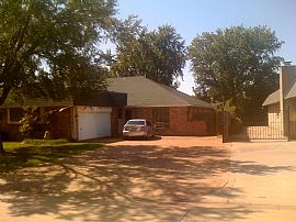 Beautiful Luxury Duplex In Glenbrook Addition Of Nichols Hills in Nichols Hills, OK