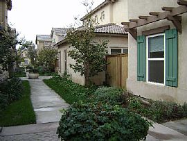 3 BR, 2.5 BA House On Main St. in Riverside, CA (Photo 3 of 4)