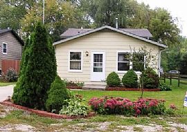 Awesome 4 Bedroom Home Close To Metro in Long Lake, IL