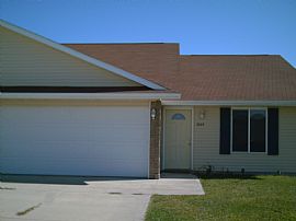 3 Bedroom Duplex With 2 Car Garage in Granger, IA