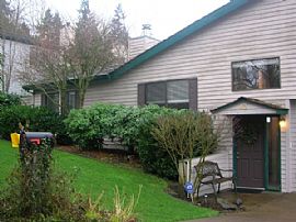 3 BR, 2 BA Home Close In Southwest in Lake Oswego, OR