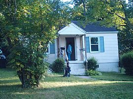 1 Bedroom Home With Bonus Room in Greensboro, NC (Photo 4 of 6)