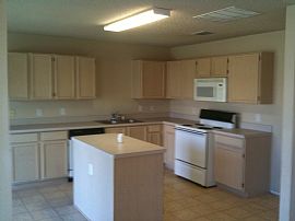 New, 3 Bed, 2.5 Bath Near UNT, TWU, NorthLakes Park  in Denton, TX (Photo 3 of 6)