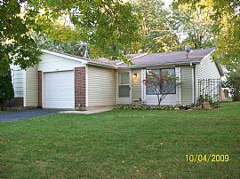 Gorgeous 2 BR, 1 BA Duplex, 1 Car Garage, 204 Schools! in Aurora, IL