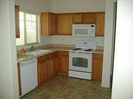 3 BR, 2.5 BA New House Built In 2006, Excellent Community in Goodyear, AZ (Photo 3 of 6)