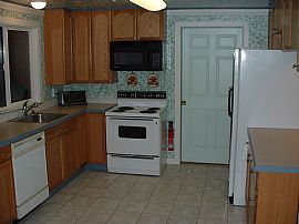 Beautiful 3 BR, 1 BA Custom-Remodel Home, Non-Smoking in Lake Tapps, WA (Photo 3 of 5)