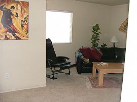 Newer Quiet 4 BR, 3 BA Town Home in Riverton, UT (Photo 4 of 6)
