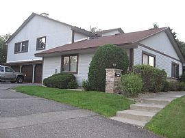Beautiful 2 BR, 2 BA Town Home In An Excellent Area in Maple Grove, MN (Photo 2 of 6)