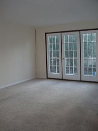 BRIGHT AND SPACIOUS 2 BR, 1 BA CONDO AVAILABLE IN FAIRFAX.  in Fairfax, VA