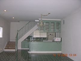 3 BR, 2 BA TOWNHOUSE READY FOR RENT in Woodland Hills, CA (Photo 2 of 6)