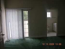 3 BR, 2 BA TOWNHOUSE READY FOR RENT in Woodland Hills, CA (Photo 4 of 6)